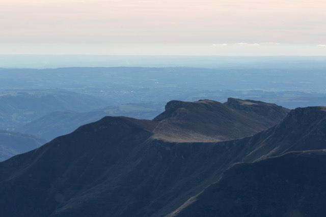 Paysage de montagne hivernal.